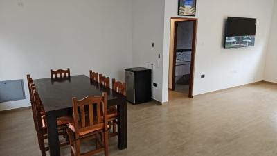 Casa en alquiler en Valeria del Mar. Con árboles vista perfecta ambientes, 2 baños y capacidad 8 personas. 