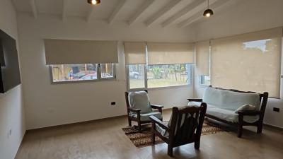 Casa en alquiler en Valeria del Mar. Con árboles vista perfecta ambientes, 2 baños y capacidad 8 personas. 
