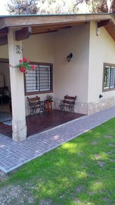 Casa en alquiler en Valeria del Mar. 3 ambientes, 1 baño y capacidad de 1 a 5 personas. 