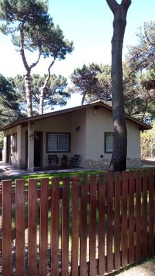 Casa en alquiler en Valeria del Mar. 3 ambientes, 1 baño y capacidad de 1 a 5 personas. 