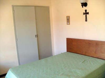 Departamento en alquiler en Valeria del Mar. 2 ambientes, 1 baño y capacidad de 2 a 5 personas. A 50 m de la playa