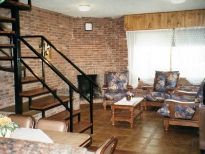 Duplex en alquiler en Valeria del Mar. 3 ambientes, 2 baños y capacidad de 3 a 6 personas. Tour virtual 360. A 50 m de la playa