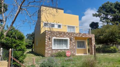 Casa en alquiler en Valeria del Mar. 4 ambientes, 2 baños y capacidad de 2 a 6 personas. 
