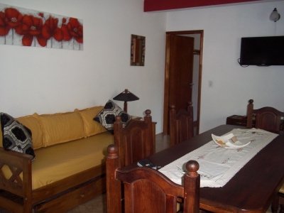 Casa en alquiler en Valeria del Mar. 2 ambientes, 1 baño y capacidad de 2 a 4 personas. Tour virtual 360. A 150 m de avenida