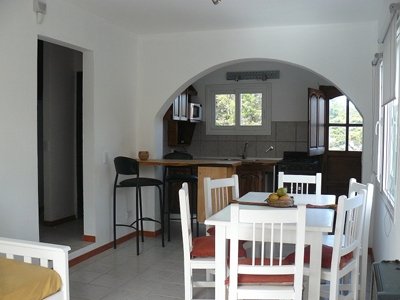 Casa en alquiler en Valeria del Mar. 3 ambientes, 2 baños y capacidad de 2 a 6 personas. 