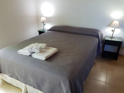 Hosteria en alquiler en Valeria del Mar. 2 ambientes, 1 baño y capacidad de 2 a 5 personas. Tour virtual 360. A menos de 50 m de avenida