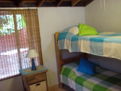 Casa en alquiler en Valeria del Mar. 3 ambientes, 2 baños y capacidad de 4 a 8 personas. 