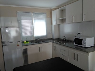 Complejo de Dptos en alquiler en Valeria del Mar. 2 ambientes, 1 baño y capacidad de 1 a 4 personas. A 50 m de la playa