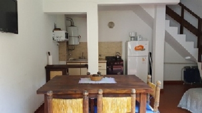 Duplex en alquiler en Valeria del Mar. 3 ambientes, 1 baño y capacidad de 2 a 4 personas. A 150 m de la playa