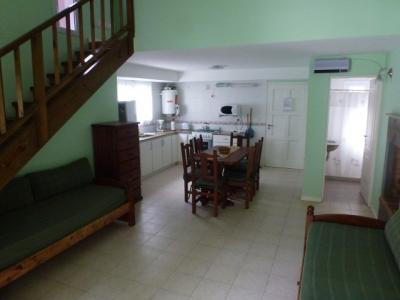 Complejo de Casas en alquiler en Valeria del Mar. 2 ambientes, 1 baño y capacidad de 3 a 6 personas. 