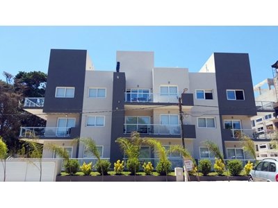 Complejo de Dptos en alquiler en Valeria del Mar. 2 ambientes, 1 baño y capacidad de 1 a 4 personas. A 200 m de la playa