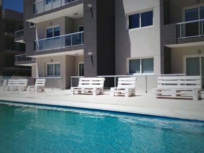 Complejo de Dptos en alquiler en Valeria del Mar. 2 ambientes, 1 baño y capacidad de 1 a 4 personas. A 200 m de la playa