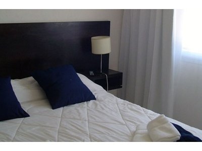 Dptos con servicios en alquiler en Valeria del Mar. 2 y 3 ambientes, 1 baño y capacidad de 2 a 6 personas. A menos de 50 m de la playa