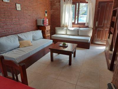 Duplex en alquiler en Valeria del Mar. 3 ambientes, 2 baños y capacidad 4 personas. A 150 m de la playa