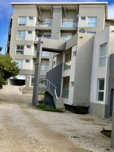 Departamento en alquiler en Valeria del Mar. 3 ambientes, 2 completos  baños y capacidad de 2 a 4 personas. A menos de 50 m de la playa