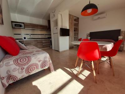 Departamento en alquiler en Valeria del Mar. 1 ambientes, 1 bao y capacidad de 1 a 3 personas. Tour virtual 360. A 150 m de la playa
