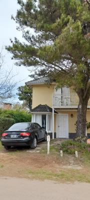 Duplex en alquiler en Valeria del Mar. 3 ambientes, 2 baños y capacidad de 2 a 5 personas. A 50 m de la playa