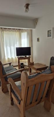 Duplex en alquiler en Valeria del Mar. 3 ambientes, 2 baños y capacidad de 2 a 5 personas. A 50 m de la playa