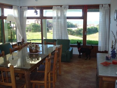 Departamento en alquiler en Valeria del Mar. 4 ambientes, 2 baños y capacidad de 4 a 6 personas. Tour virtual 360. A 100 m de la playa
