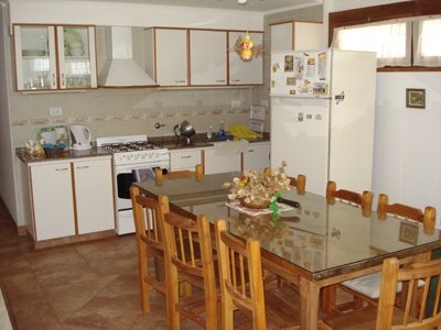 Departamento en alquiler en Valeria del Mar. 4 ambientes, 2 baños y capacidad de 4 a 6 personas. Tour virtual 360. A 100 m de la playa