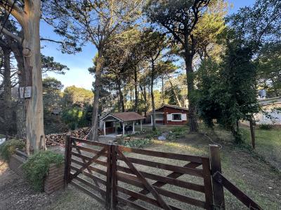 Casa en alquiler en Valeria del Mar. 4 ambientes, 2 baños y capacidad de 4 a 8 personas. 