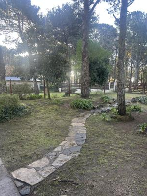 Casa en alquiler en Valeria del Mar. 4 ambientes, 2 baños y capacidad de 4 a 8 personas. 