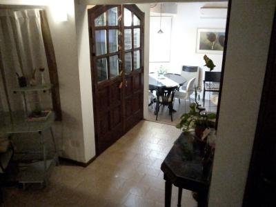Chalet en alquiler en Valeria del Mar. 6 ambientes, 3 ba&ntilde;os y capacidad de 4 a 6 personas. 