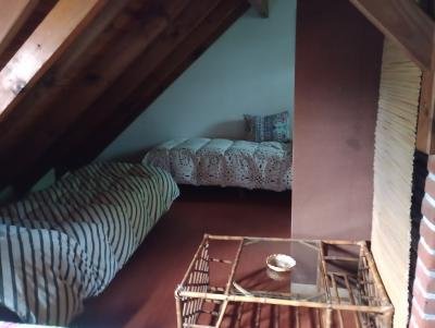 Chalet en alquiler en Valeria del Mar. 6 ambientes, 3 ba&ntilde;os y capacidad de 4 a 6 personas. 