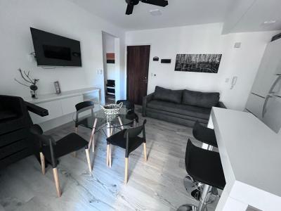 Departamentos en alquiler en Valeria del Mar. 2 ambientes, 1 baño y capacidad de 2 a 4 personas. A 50 m de la playa
