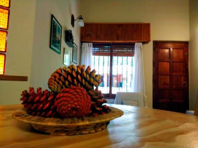 Casa en alquiler en Valeria del Mar. 3 ambientes, 1 baño y capacidad de 4 a 6 personas. A 400 m de la playa