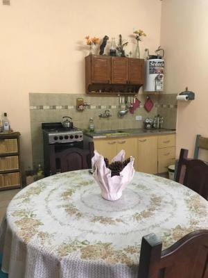 Casa en alquiler en Valeria del Mar. 3 ambientes, 1 baño y capacidad de 2 a 4 personas. 