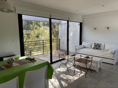 Departamento en alquiler en Valeria del Mar. 2 ambientes, 1 ba&ntilde;o y capacidad de 1 a 4 personas. A 150 m de la playa