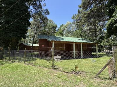 Casa en alquiler en Valeria del Mar. 4 (quincho cerrado independiente) ambientes, 3 baños y capacidad de 6 a 8 personas. 