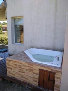 Departamento en alquiler en Valeria del Mar. 2 ambientes, 1 baño y capacidad de 2 a 4 personas. A 150 m de la playa