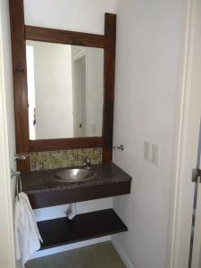 Departamento en alquiler en Valeria del Mar. 2 ambientes, 1 baño y capacidad de 2 a 4 personas. A 150 m de la playa