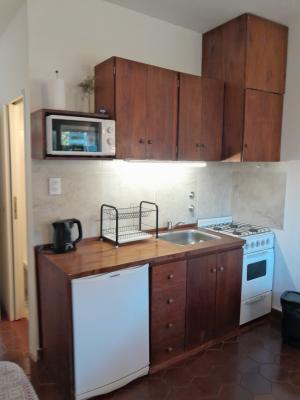 Departamento en alquiler en Valeria del Mar. 2 ambientes, 1 baño y capacidad de 3 a 4 personas. A 100 m de la playa