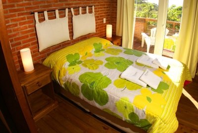 Complejo de Duplex en alquiler en Valeria del Mar. 2 y 3 ambientes, 1 y 2 baño y capacidad de 2 a 5 personas. A 50 m de la playa