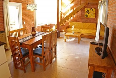 Complejo de Duplex en alquiler en Valeria del Mar. 2 y 3 ambientes, 1 y 2 baño y capacidad de 2 a 5 personas. A 50 m de la playa