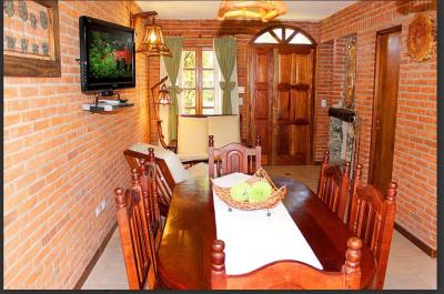 Complejo de Cabañas en alquiler en Valeria del Mar. 3 ambientes, 2 baños y capacidad de 2 a 6 personas. A 50 m de la playa