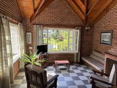 Duplex en alquiler en Valeria del Mar. 4 ambientes, 3 baños y capacidad de 4 a 7 personas. A 50 m de la playa