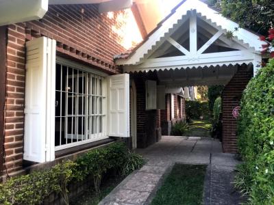 Duplex en alquiler en Valeria del Mar. 4 ambientes, 3 baños y capacidad de 4 a 7 personas. A 50 m de la playa
