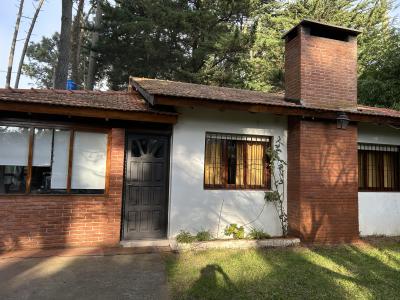 Casa en alquiler en Valeria del Mar. 3 ambientes, 1 baño y capacidad de 3 a 5 personas. 