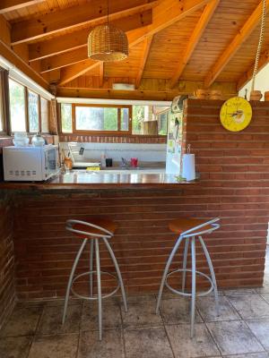 Casa en alquiler en Valeria del Mar. 3 ambientes, 1 baño y capacidad de 3 a 5 personas. 