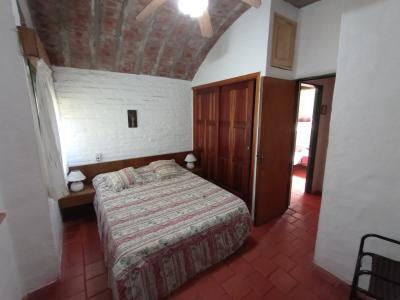 Duplex en alquiler en Valeria del Mar. 3 ambientes, 1 baño y capacidad de 2 a 5 personas. A 150 m de la playa