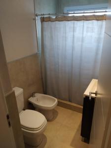 Departamento en alquiler en Valeria del Mar. 3 ambientes, 2 baños y capacidad 4 personas. A 50 m de la playa