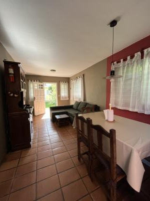 Complejo de Dptos en alquiler en Valeria del Mar. 2 y 3 ambientes, 1 y 2 baño y capacidad de 1 a 5 personas. A 50 m de la playa