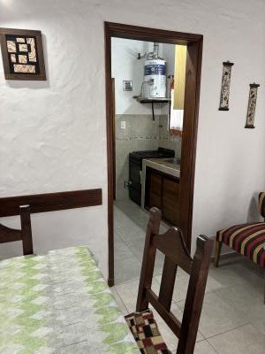 Casa en alquiler en Valeria del Mar. 3 ambientes, 2 ba&ntilde;os y capacidad de 2 a 6 personas. A 300 m de la playa