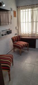 Casa en alquiler en Valeria del Mar. 4 ambientes, 2 baños y capacidad de 2 a 6 personas. A 300 m de la playa