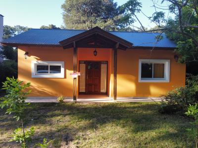 Casa en alquiler en Valeria del Mar. 3 ambientes, 2 baños y capacidad de 3 a 6 personas. 