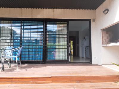 Departamento en alquiler en Valeria del Mar. 2 ambientes, 1 baño y capacidad de 1 a 4 personas. A 50 m de la playa